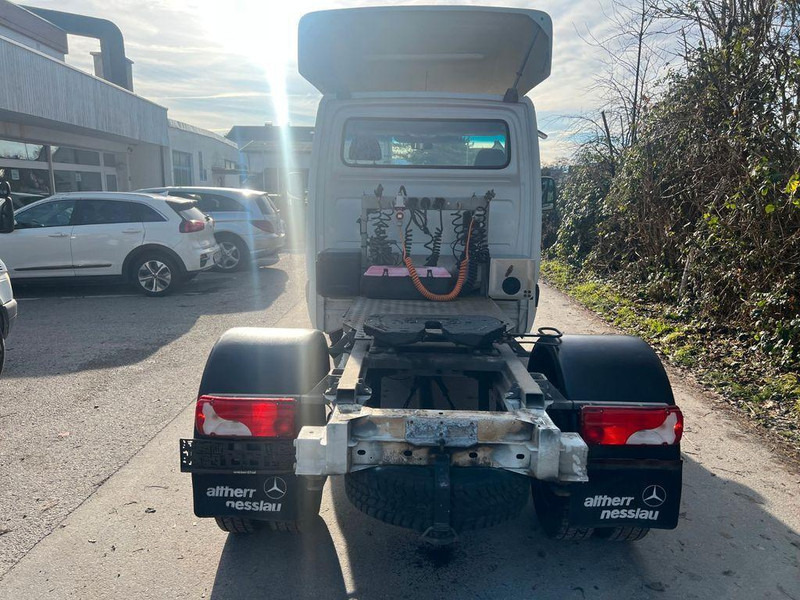 Mercedes-Benz SPRINTER 519 - Mini artic tractor unit: picture 4 Mercedes-Benz SPRINTER 519 - Mini artic tractor unit: picture 4