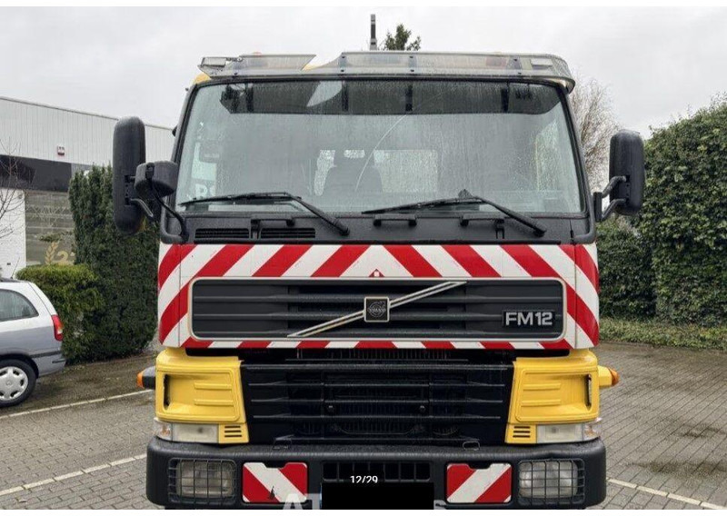 Volvo FM12 6x6 Hook lift - Hook lift truck: picture 2 Volvo FM12 6x6 Hook lift - Hook lift truck: picture 2