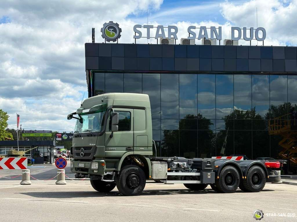 Mercedes-Benz ACTROS 3344 6x6 System Twist Lock - Cab chassis truck: picture 3 Mercedes-Benz ACTROS 3344 6x6 System Twist Lock - Cab chassis truck: picture 3