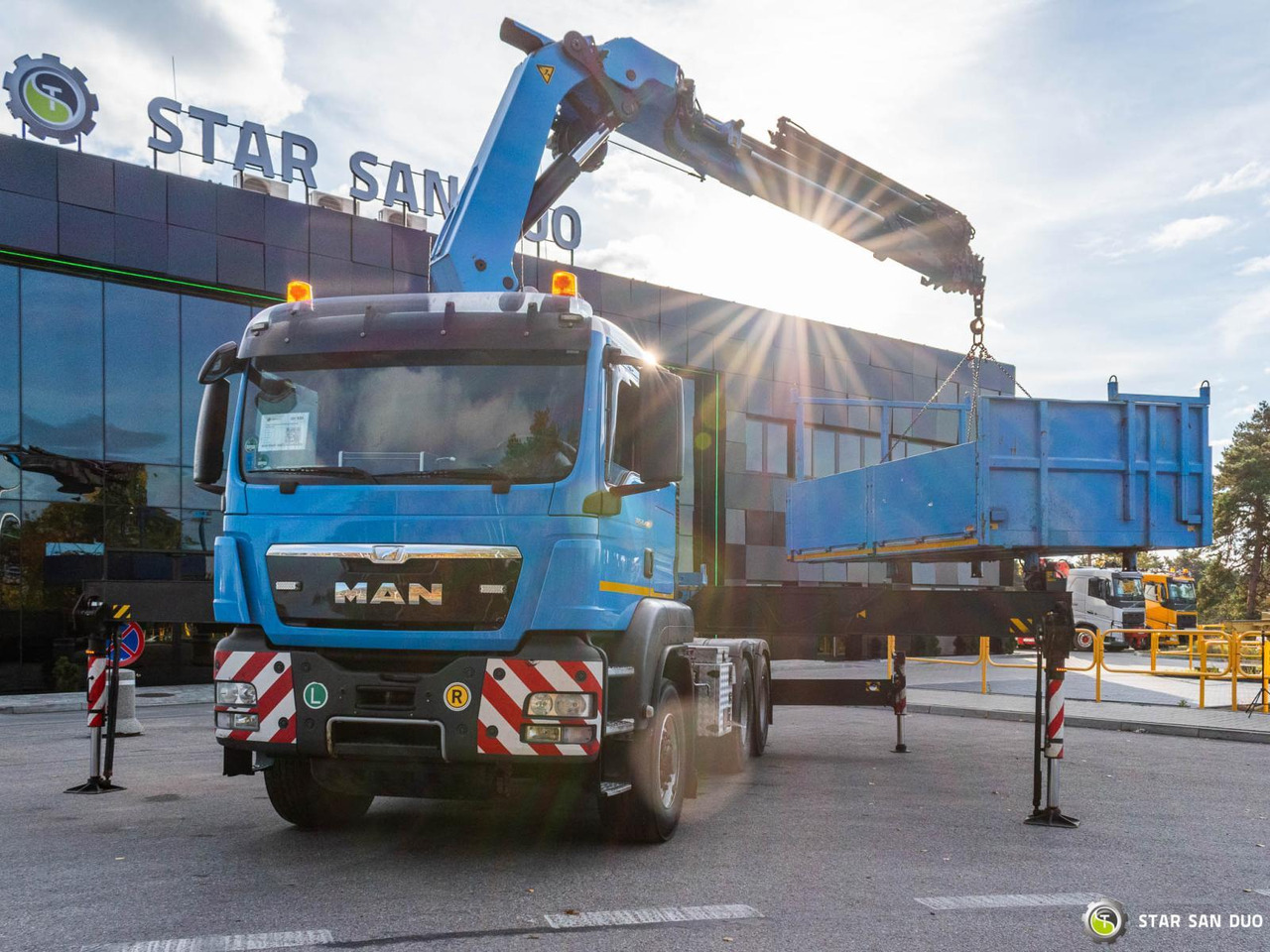 - Crane truck: picture 3 - Crane truck: picture 3