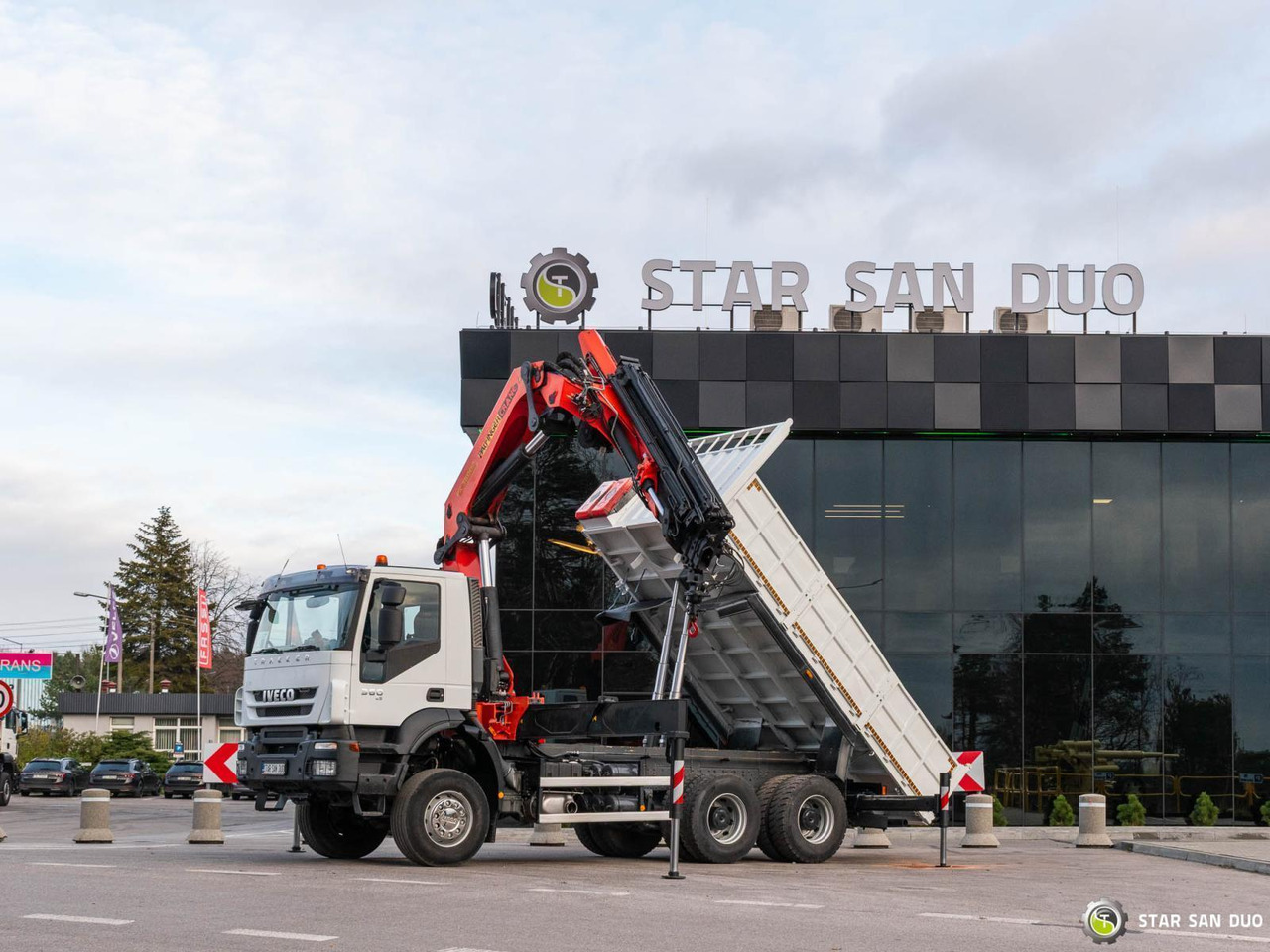 - Crane truck: picture 1 - Crane truck: picture 1