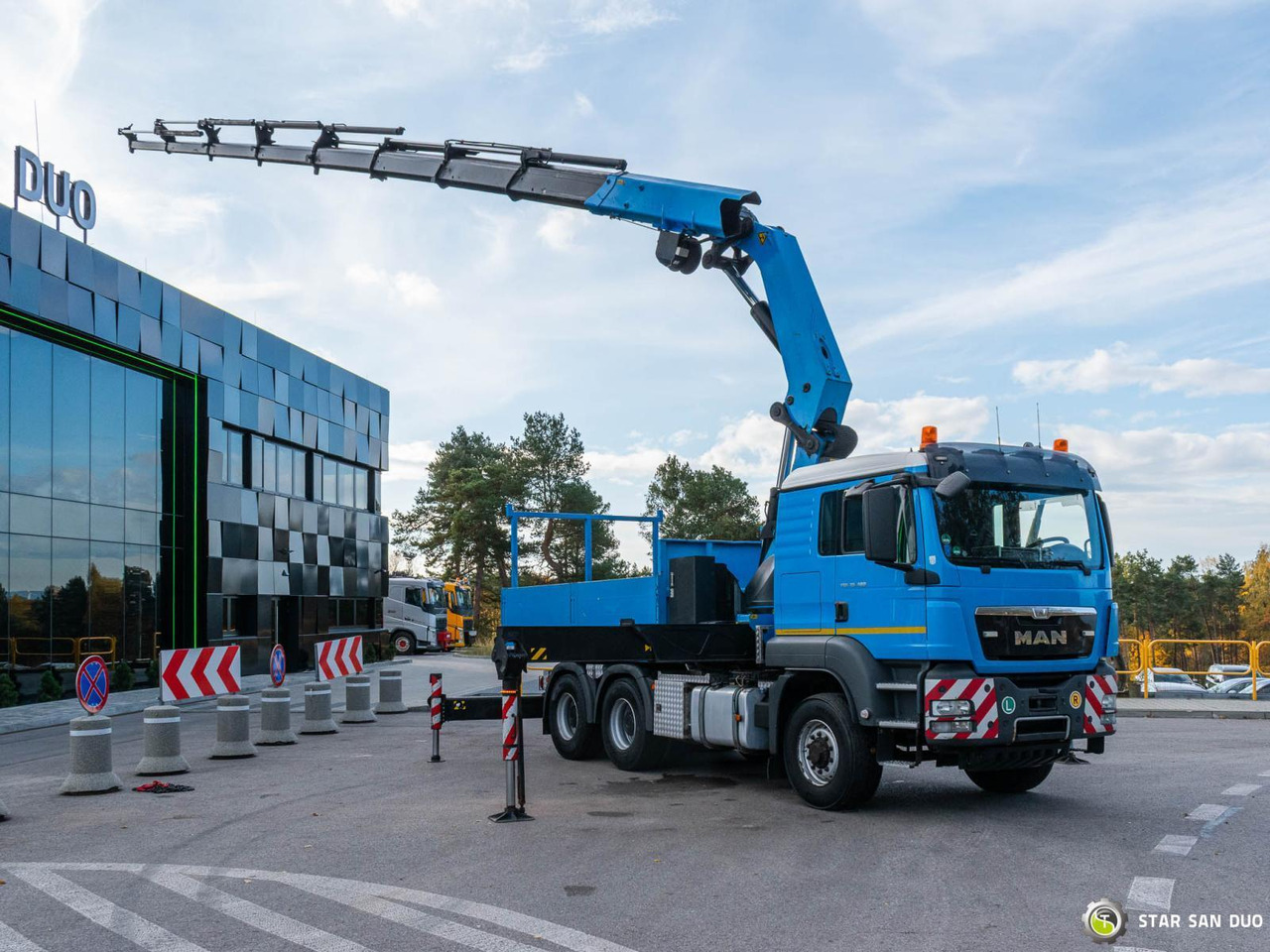 - Crane truck: picture 2 - Crane truck: picture 2