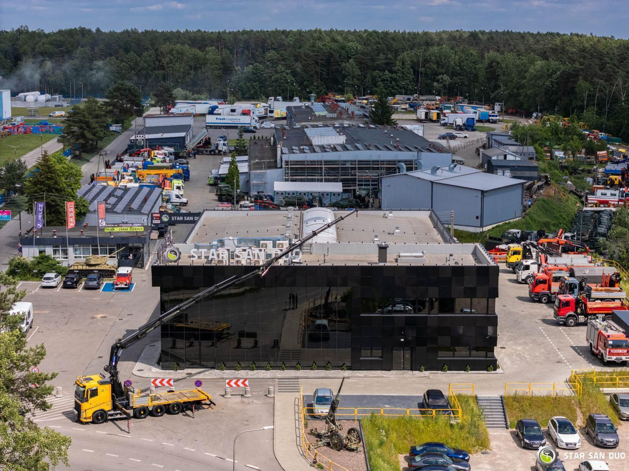 - Crane truck: picture 2 - Crane truck: picture 2