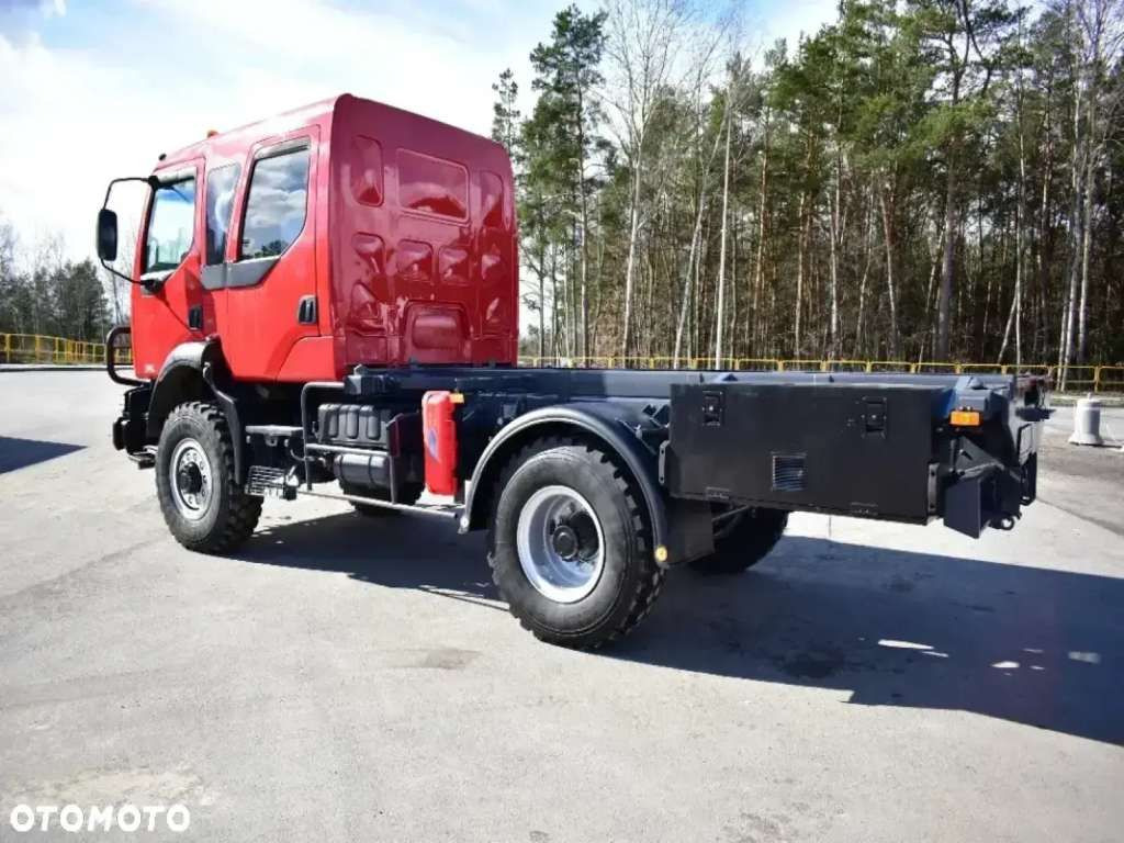 Renault MIDLUM 4x4 DOKA Brigade Double Cabin Camper - Cab chassis truck: picture 4 Renault MIDLUM 4x4 DOKA Brigade Double Cabin Camper - Cab chassis truck: picture 4