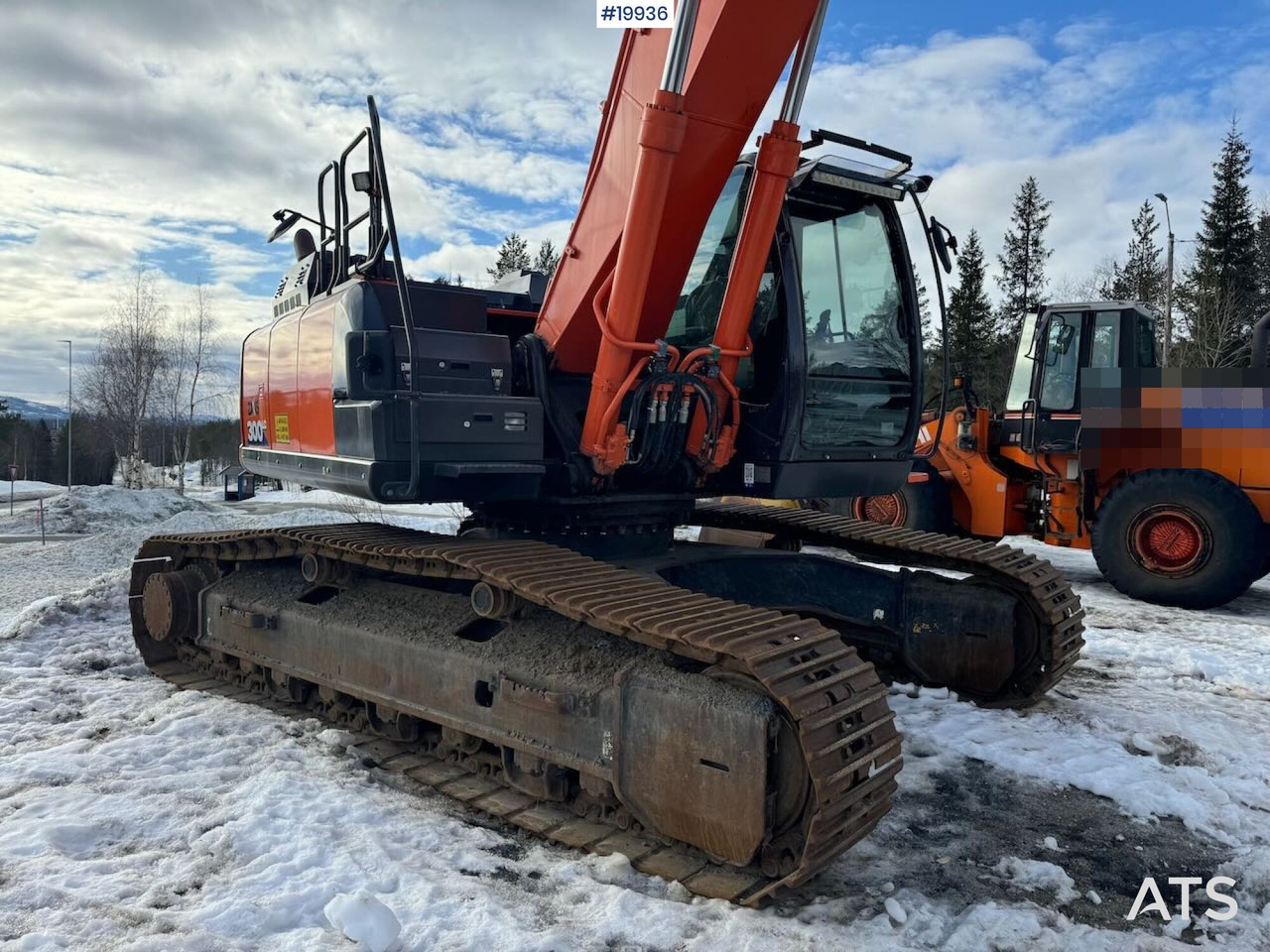 Excavator Hitachi ZX300LC-6: picture 9