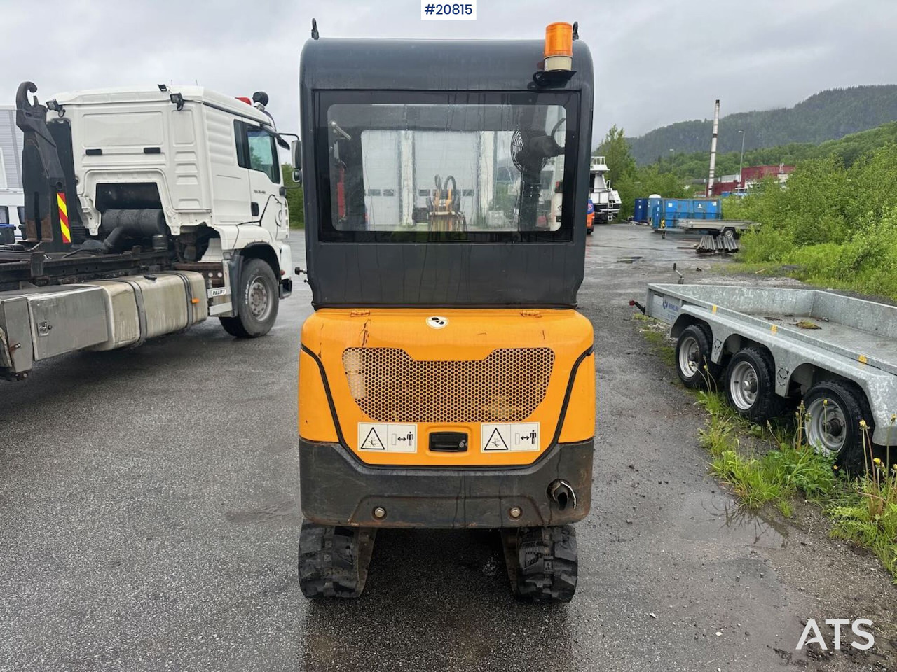 Infront YFE20 - Mini excavator: picture 3 Infront YFE20 - Mini excavator: picture 3