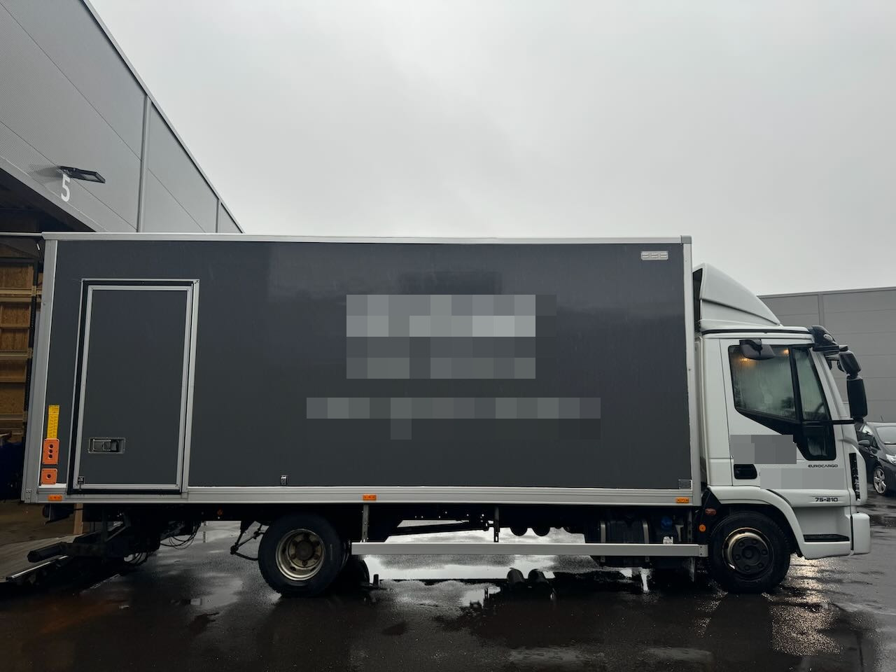 Iveco 75E-210 4x2 skapbil m/ lift SE VIDEO - Box truck: picture 2 Iveco 75E-210 4x2 skapbil m/ lift SE VIDEO - Box truck: picture 2