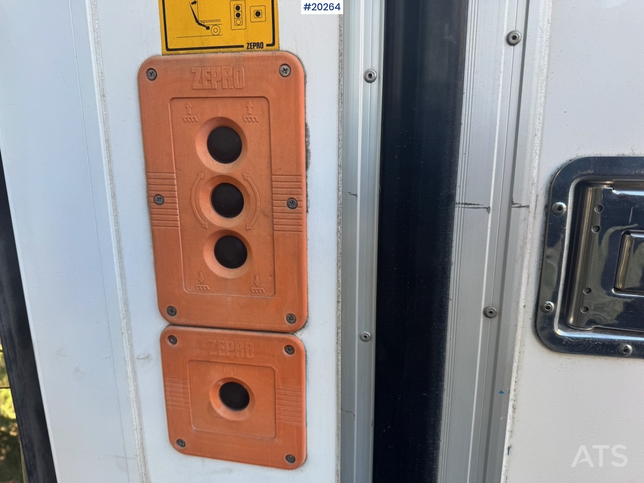 Box van Iveco Daily 35-130: picture 19