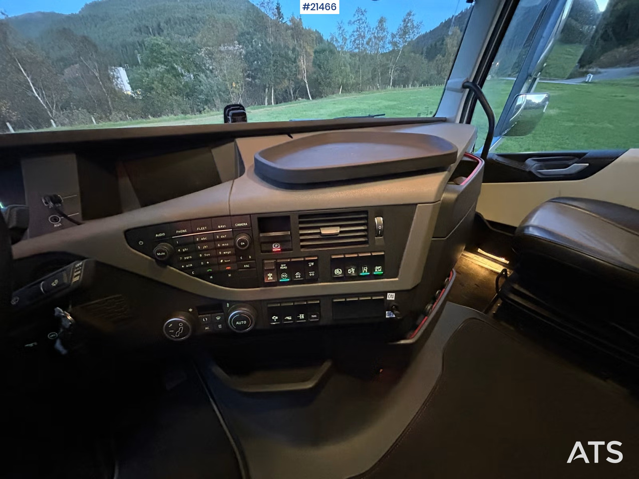Tractor unit Volvo FH540: picture 10
