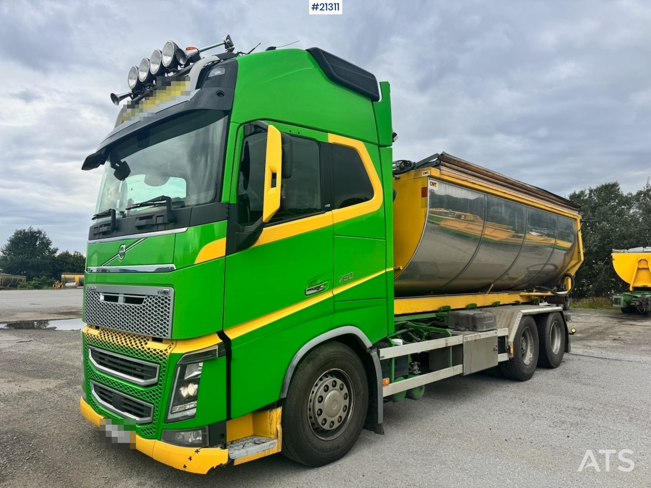 Volvo FH16 750 - Hook lift truck: picture 2 Volvo FH16 750 - Hook lift truck: picture 2