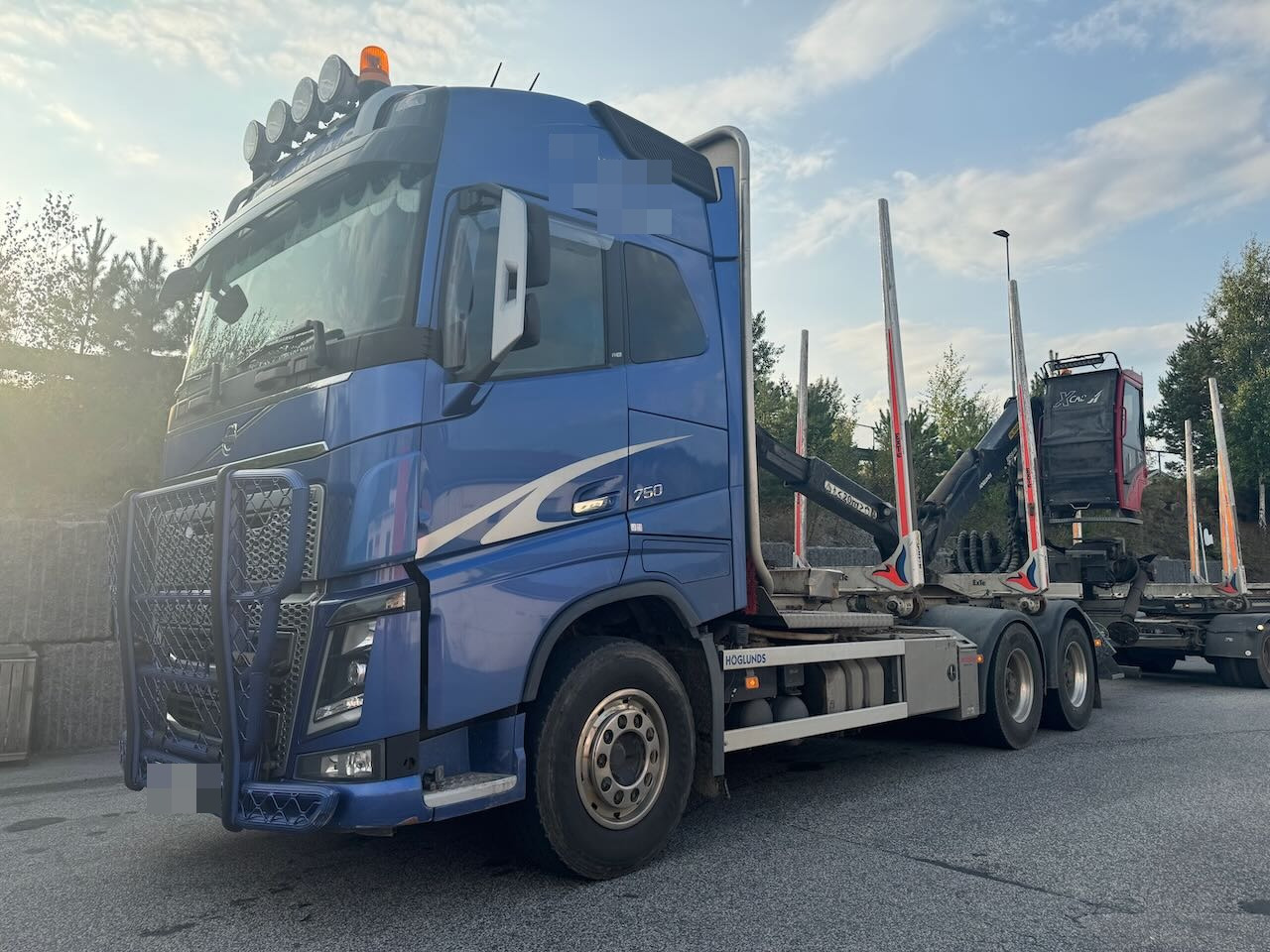 Volvo FH750 - Timber truck, Crane truck: picture 1 Volvo FH750 - Timber truck, Crane truck: picture 1