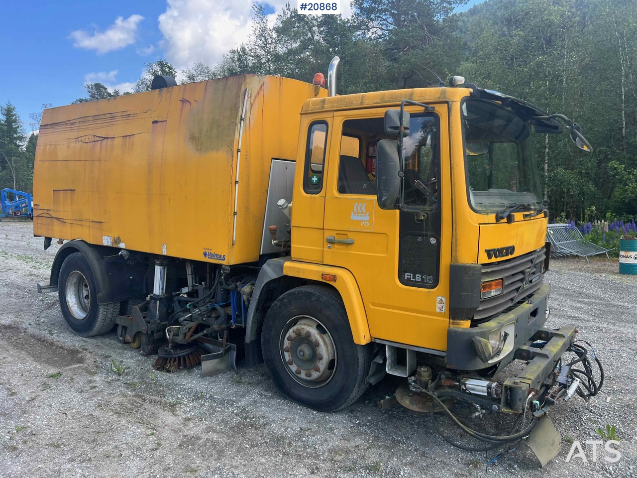 Volvo FL616 - Road sweeper: picture 3 Volvo FL616 - Road sweeper: picture 3