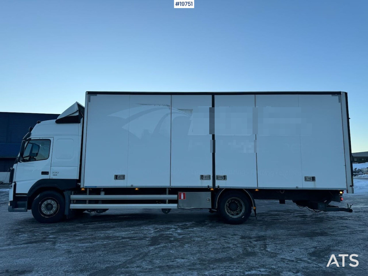 Volvo FM330 - Box truck: picture 4 Volvo FM330 - Box truck: picture 4