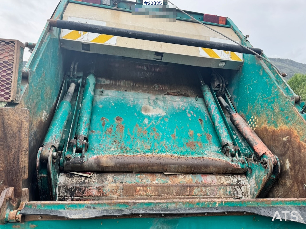 Garbage truck Volvo FM410: picture 20