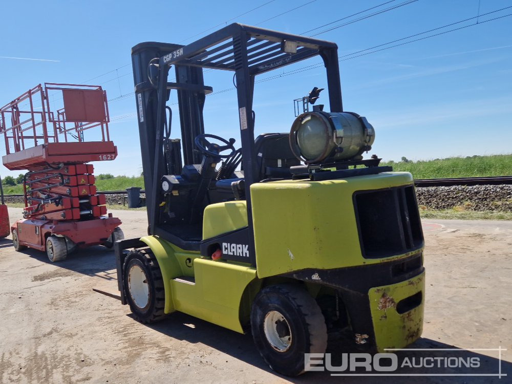 2002 Clark CGP35 - Forklift: picture 3 2002 Clark CGP35 - Forklift: picture 3