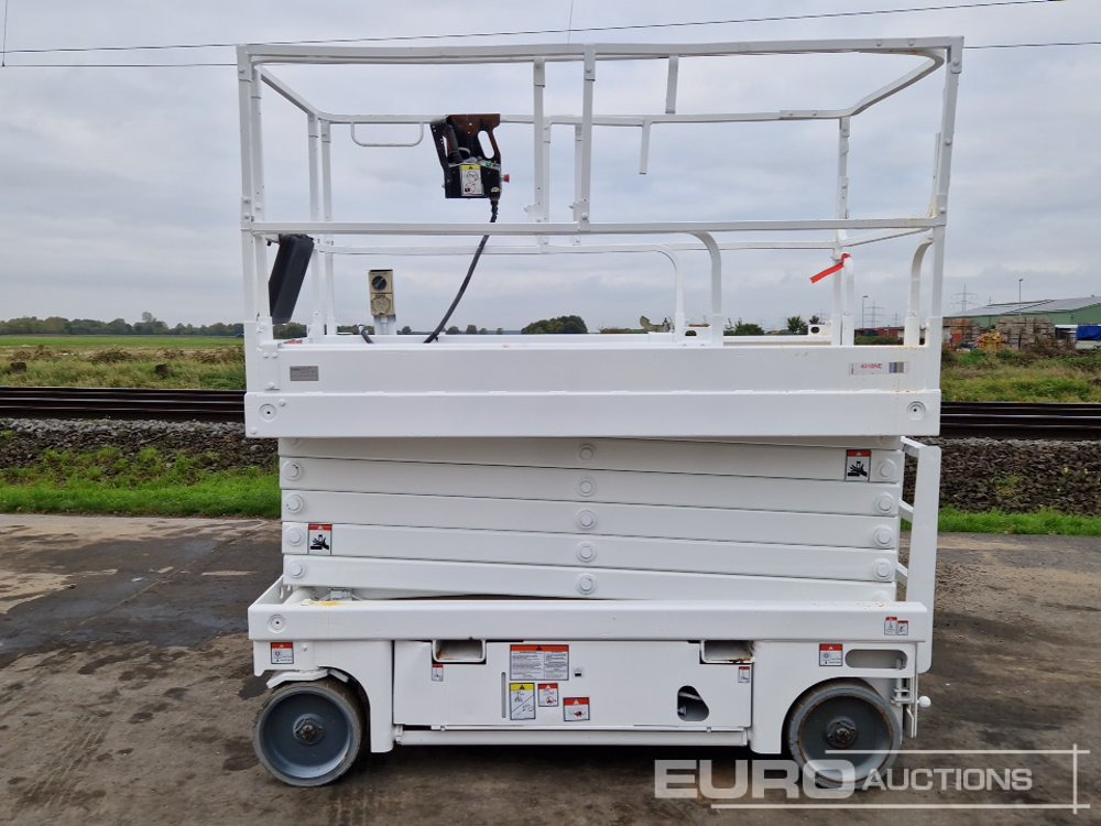 2013 Haulotte Compact 14 - Aerial platform: picture 2 2013 Haulotte Compact 14 - Aerial platform: picture 2