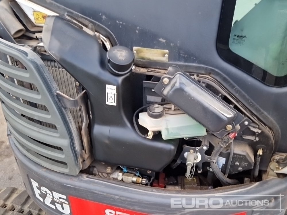 Mini excavator 2015 Bobcat E25 EM: picture 18
