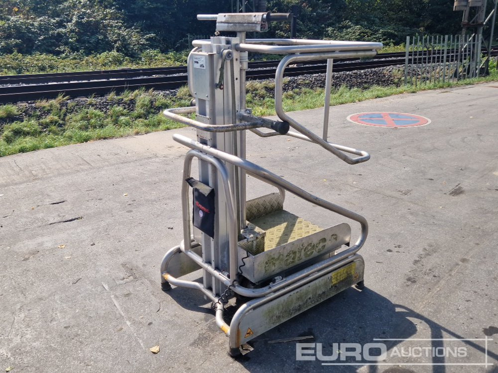 2016 Elevah 40 Mover Electric Vertical Mast Lift, 4m Working Height, 200kg Platform Capacity, Non Marking Tyres - Aerial platform: picture 4 2016 Elevah 40 Mover Electric Vertical Mast Lift, 4m Working Height, 200kg Platform Capacity, Non Marking Tyres - Aerial platform: picture 4