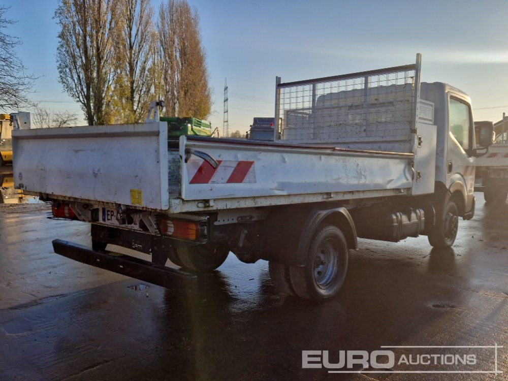 2017 Nissan NT400 - Tipper van: picture 5 2017 Nissan NT400 - Tipper van: picture 5
