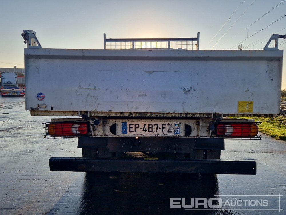 2017 Nissan NT400 - Tipper van: picture 4 2017 Nissan NT400 - Tipper van: picture 4