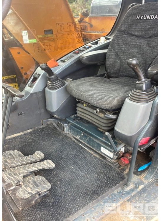 Crawler excavator 2018 Hyundai HX235LCR: picture 8