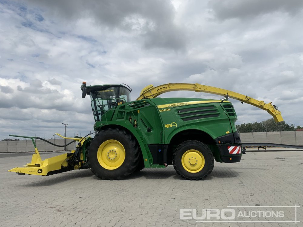 2021 John Deere 8200 - Combine harvester: picture 2 2021 John Deere 8200 - Combine harvester: picture 2