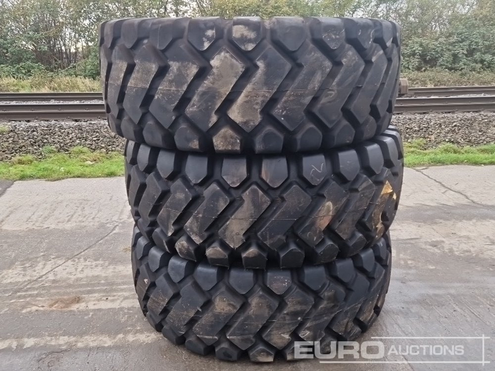 23.5-25 Truck Tyres (3 of) - Tire: picture 1 23.5-25 Truck Tyres (3 of) - Tire: picture 1