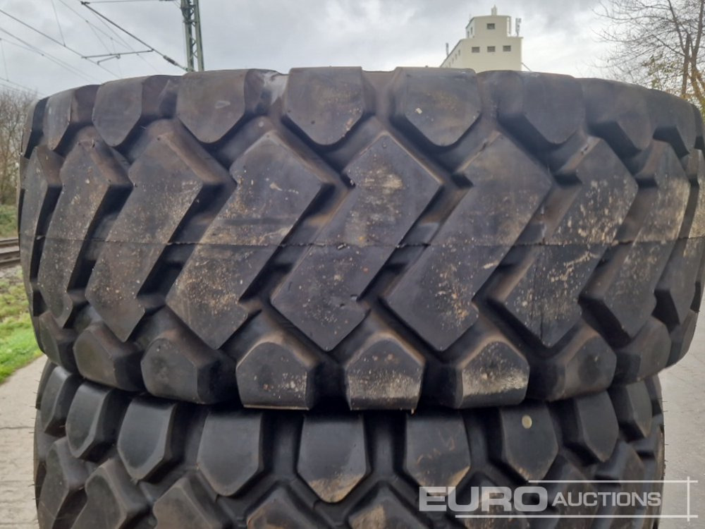23.5-25 Truck Tyres (3 of) - Tire: picture 4 23.5-25 Truck Tyres (3 of) - Tire: picture 4