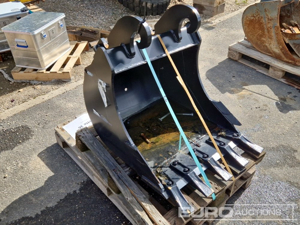 26" Digging Bucket - Bucket: picture 4 26" Digging Bucket - Bucket: picture 4