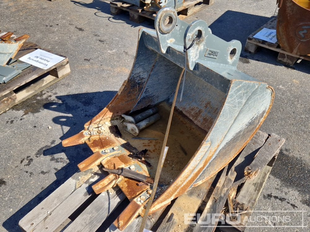 26" Digging Bucket - Bucket: picture 1 26" Digging Bucket - Bucket: picture 1