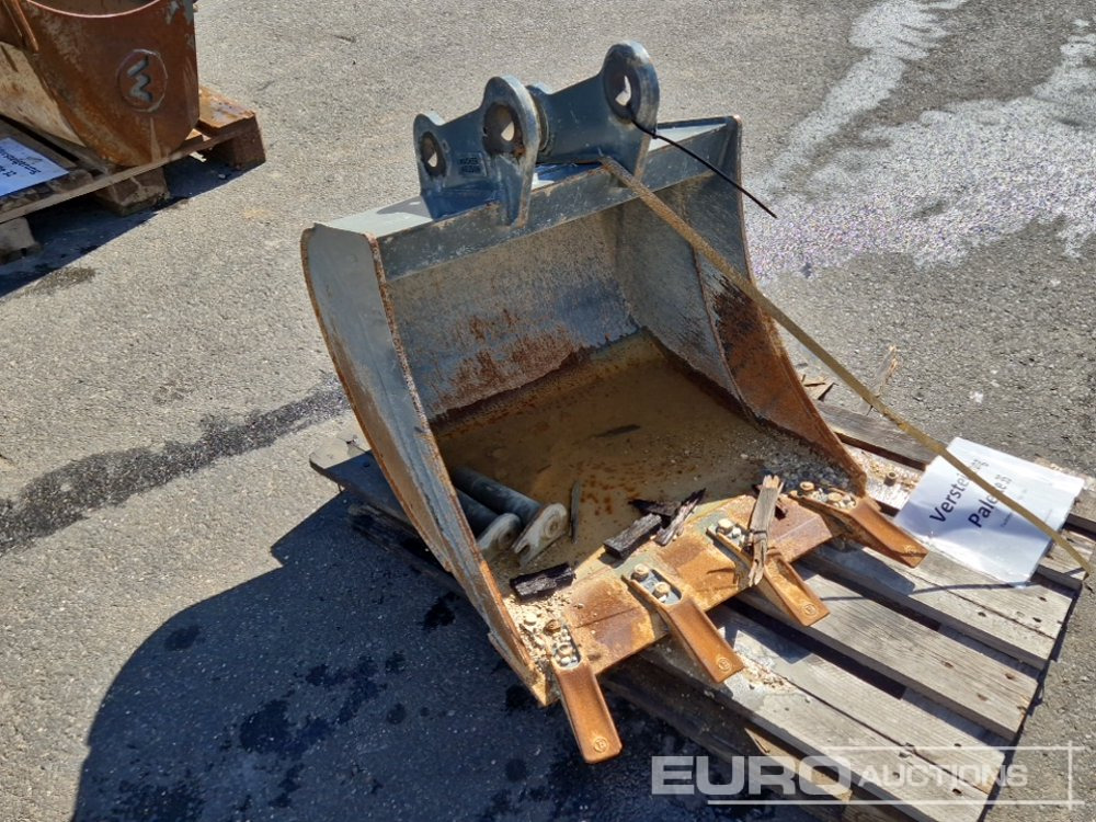 26" Digging Bucket - Bucket: picture 4 26" Digging Bucket - Bucket: picture 4