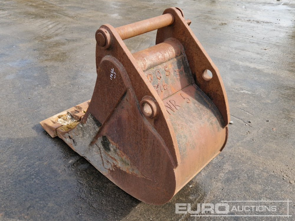 30" DiggibgBucket - Bucket: picture 2 30" DiggibgBucket - Bucket: picture 2