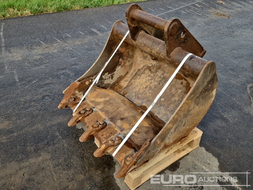 30" Diggin Bucket - Bucket: picture 1 30" Diggin Bucket - Bucket: picture 1