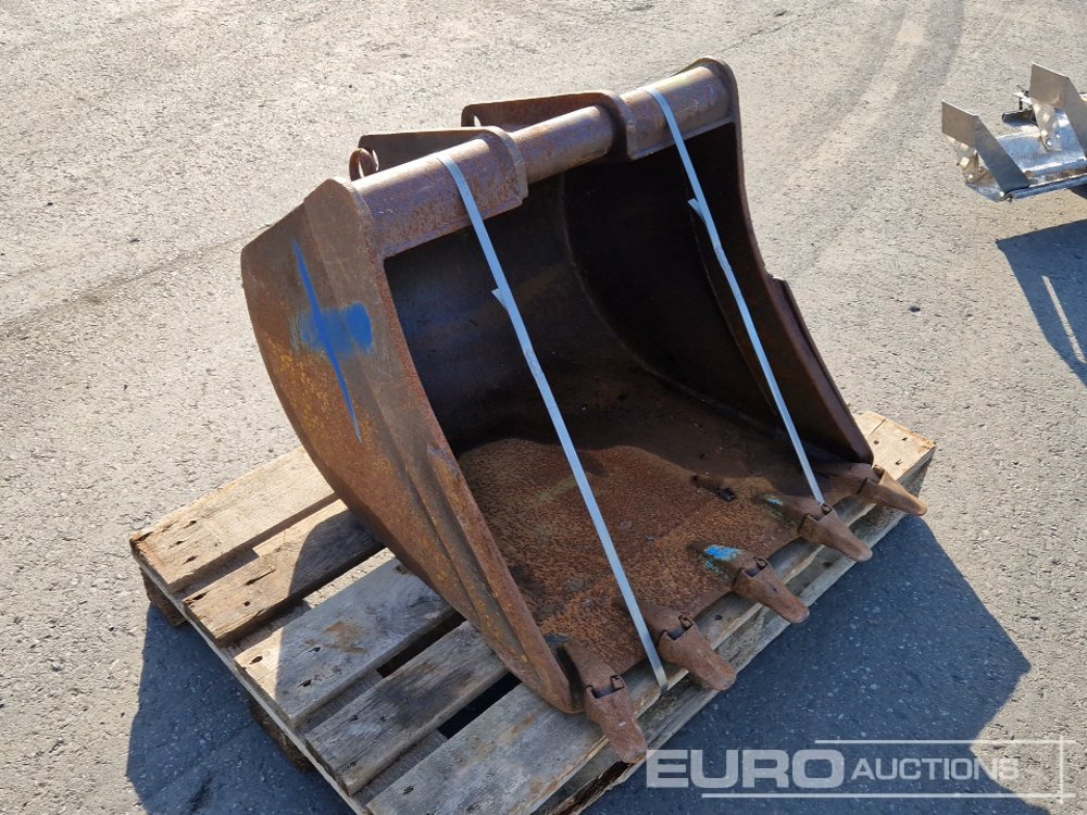 30" Digging Bucket to suit HR18/3 - Bucket: picture 4 30" Digging Bucket to suit HR18/3 - Bucket: picture 4