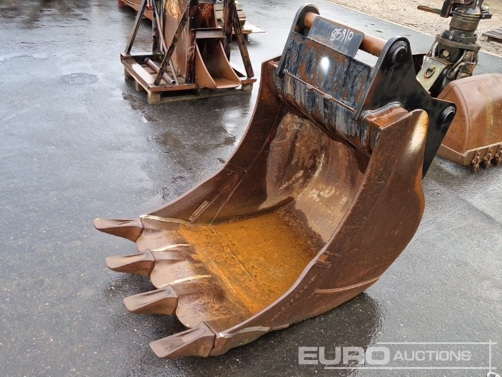 34" Digging Bucket to suit OilQuick OQ70/55 - Bucket: picture 1 34" Digging Bucket to suit OilQuick OQ70/55 - Bucket: picture 1