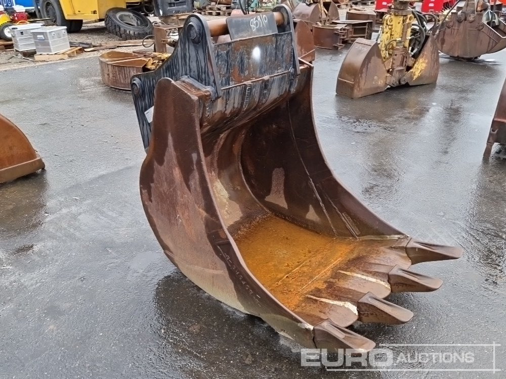 34" Digging Bucket to suit OilQuick OQ70/55 - Bucket: picture 4 34" Digging Bucket to suit OilQuick OQ70/55 - Bucket: picture 4