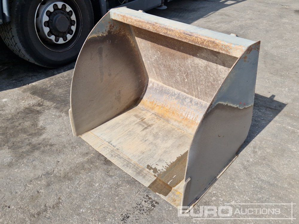 40" Front Loading Bucket to suit Volvo L20 - Bucket: picture 1 40" Front Loading Bucket to suit Volvo L20 - Bucket: picture 1