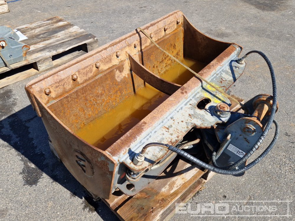 46" Ditching Bucket - Bucket: picture 2 46" Ditching Bucket - Bucket: picture 2