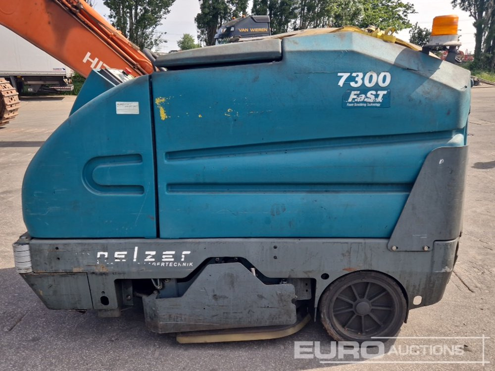 7300 Ride On Scrubning Machine - Scrubber dryer: picture 2 7300 Ride On Scrubning Machine - Scrubber dryer: picture 2