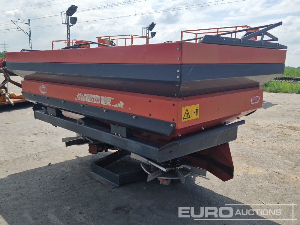RO-M-Kverneland Fertiser Spreader - Agricultural machinery: picture 1 RO-M-Kverneland Fertiser Spreader - Agricultural machinery: picture 1