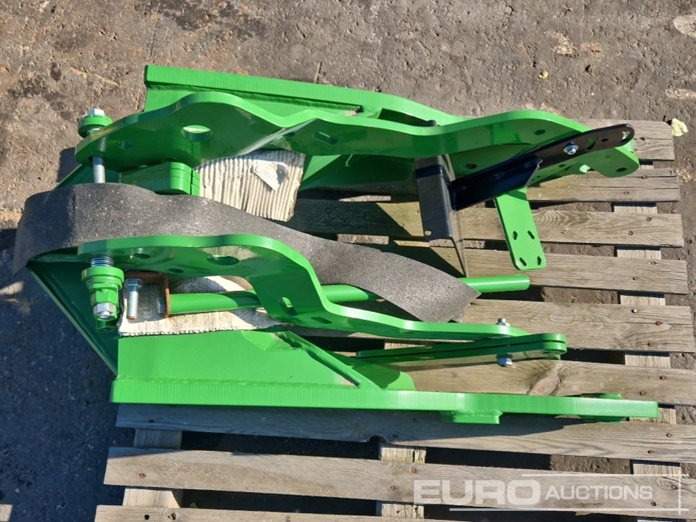 Unused John Deere Front Loader with Joystick, Parallel Leveling, Hydraulic EURO Quick Coupler, Support Leg, Hydraulic Damping, Lifting Capacity: 2,000kg, Lifiting Height: 4.1m to suit John Deere 6110M - Agricultural machinery: picture 5 Unused John Deere Front Loader with Joystick, Parallel Leveling, Hydraulic EURO Quick Coupler, Support Leg, Hydraulic Damping, Lifting Capacity: 2,000kg, Lifiting Height: 4.1m to suit John Deere 6110M - Agricultural machinery: picture 5
