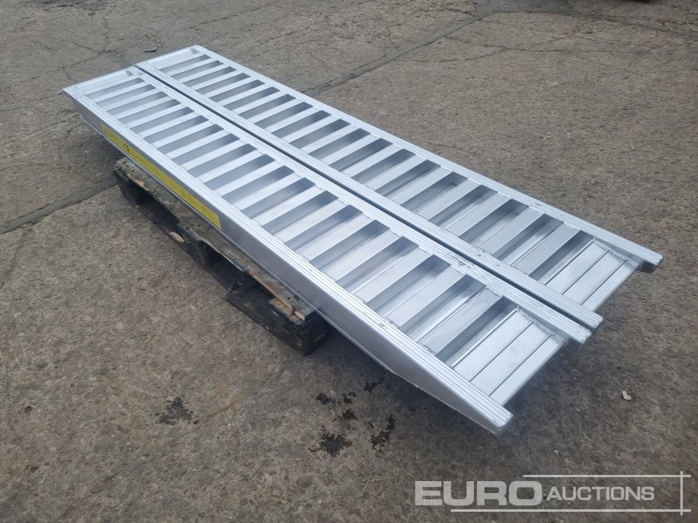 Unused Set of Aluminium Ramps, 250cm, 6,000kg - Agricultural machinery: picture 4 Unused Set of Aluminium Ramps, 250cm, 6,000kg - Agricultural machinery: picture 4