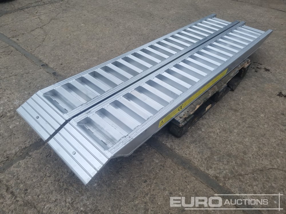 Unused Set of Aluminium Ramps, 250cm, 6,000kg - Agricultural machinery: picture 3 Unused Set of Aluminium Ramps, 250cm, 6,000kg - Agricultural machinery: picture 3