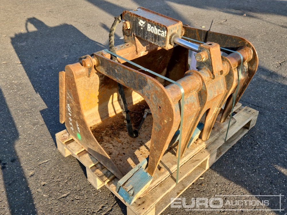 Bobcat 36" Grapple Bucket to suit Skidsteer Loader - Bucket: picture 4 Bobcat 36" Grapple Bucket to suit Skidsteer Loader - Bucket: picture 4