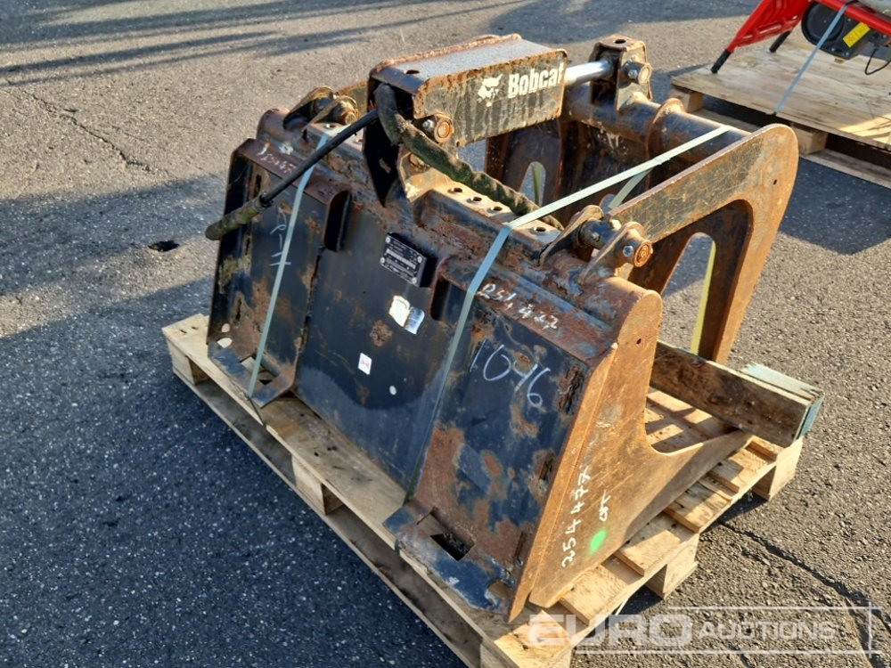 Bobcat 36" Grapple Bucket to suit Skidsteer Loader - Bucket: picture 3 Bobcat 36" Grapple Bucket to suit Skidsteer Loader - Bucket: picture 3
