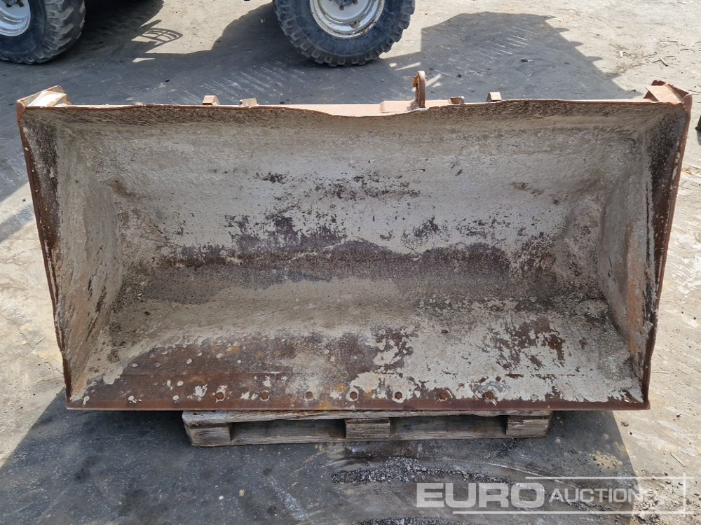 Front Loading Bucket to suit Caterpillar 906 - Bucket: picture 5 Front Loading Bucket to suit Caterpillar 906 - Bucket: picture 5