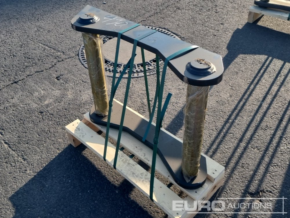 Häner OQ65 implement frame for converting mechanical attachments Internal width: 440mm, Centre distance: 530 mm, Axle diameter:65 mm - Quick coupler: picture 1 Häner OQ65 implement frame for converting mechanical attachments Internal width: 440mm, Centre distance: 530 mm, Axle diameter:65 mm - Quick coupler: picture 1