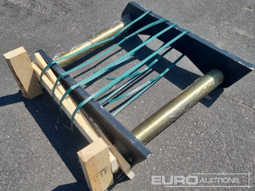Häner OQ80 implement frame for converting mechanical attachments Internal width: 590mm, Centre distance: 670 mm, Axle diameter: 80 mm - Quick coupler: picture 3 Häner OQ80 implement frame for converting mechanical attachments Internal width: 590mm, Centre distance: 670 mm, Axle diameter: 80 mm - Quick coupler: picture 3