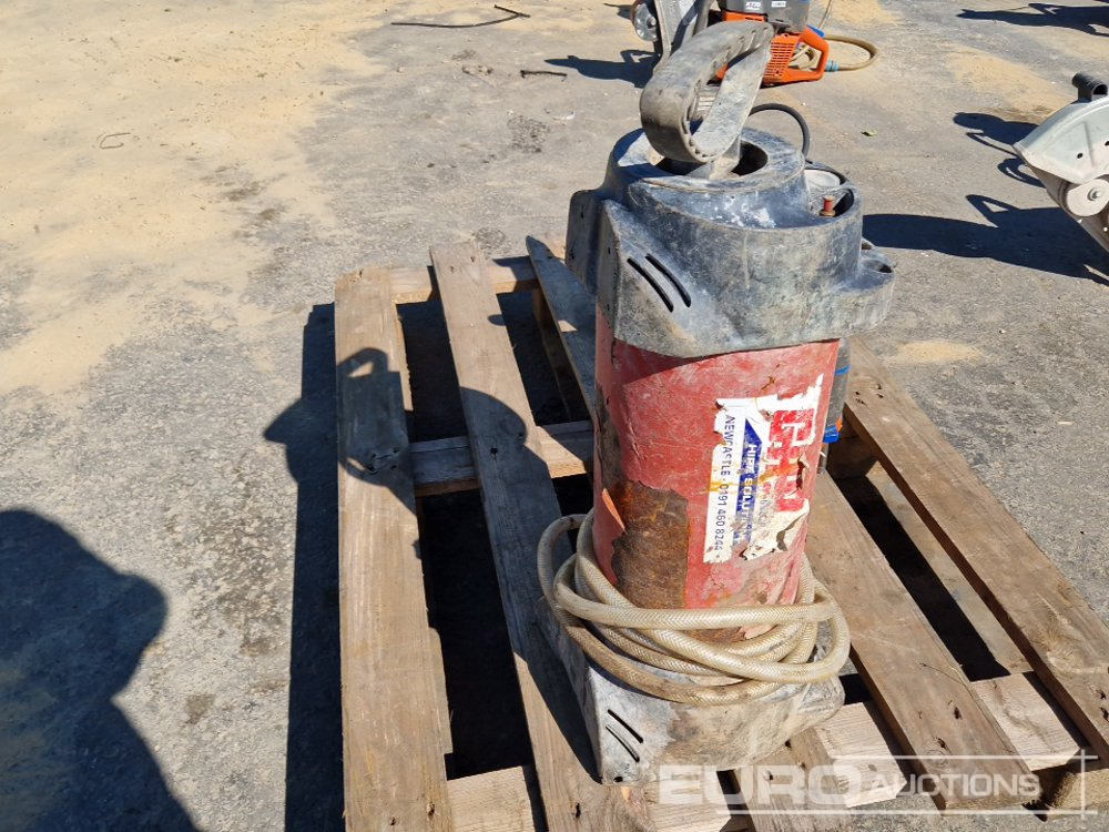 Husqvarna K770 Handheld Quickcut Saw with Water Sprayer - Asphalt machine: picture 4 Husqvarna K770 Handheld Quickcut Saw with Water Sprayer - Asphalt machine: picture 4