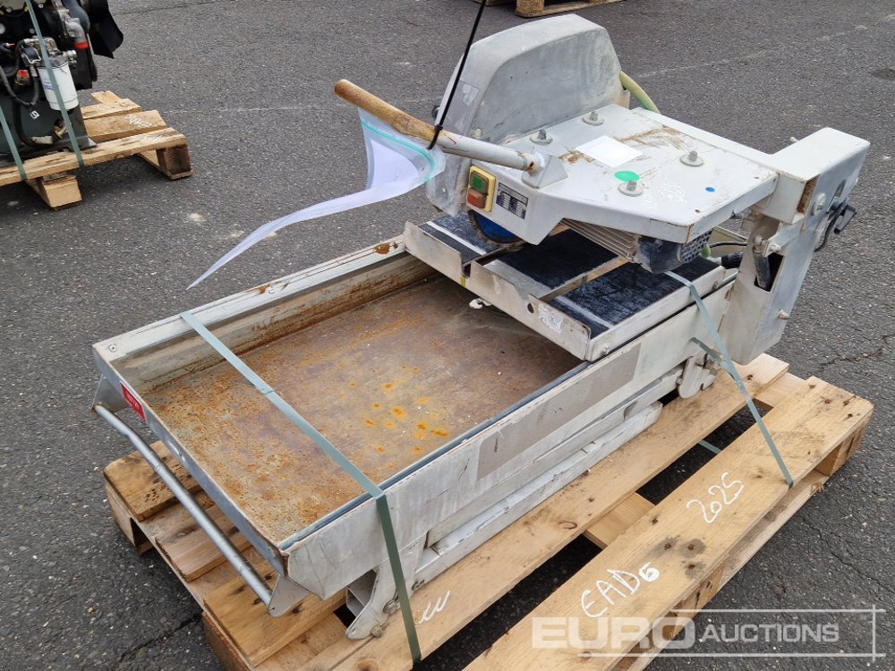 Husqvarna Masonry Saw - Asphalt machine: picture 3 Husqvarna Masonry Saw - Asphalt machine: picture 3